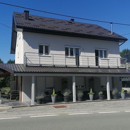 Licko Petrovo Selo Guest House Mylan מראה חיצוני תמונה