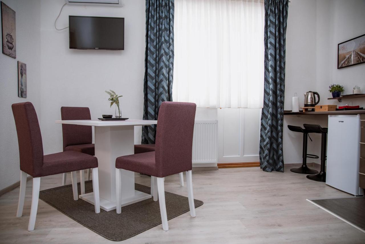 Licko Petrovo Selo Guest House Mylan מראה חיצוני תמונה