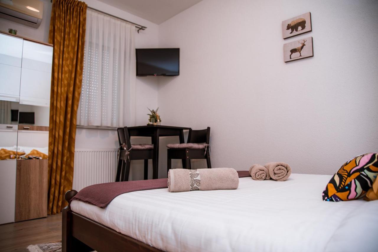 Licko Petrovo Selo Guest House Mylan מראה חיצוני תמונה