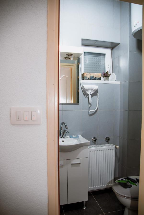 Licko Petrovo Selo Guest House Mylan מראה חיצוני תמונה