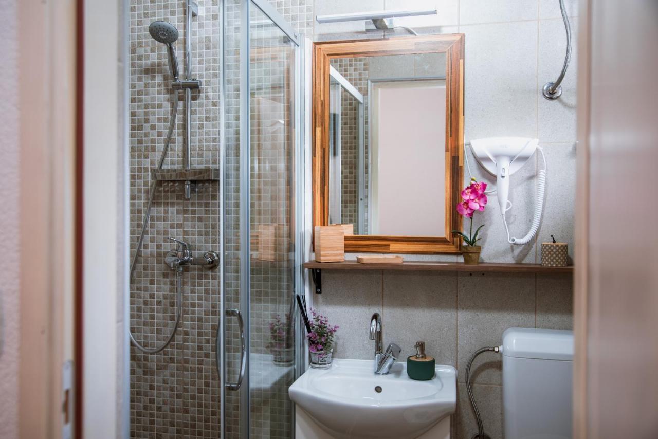Licko Petrovo Selo Guest House Mylan מראה חיצוני תמונה