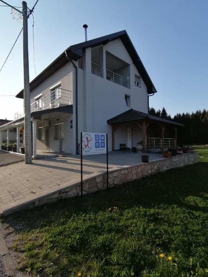 Licko Petrovo Selo Guest House Mylan מראה חיצוני תמונה